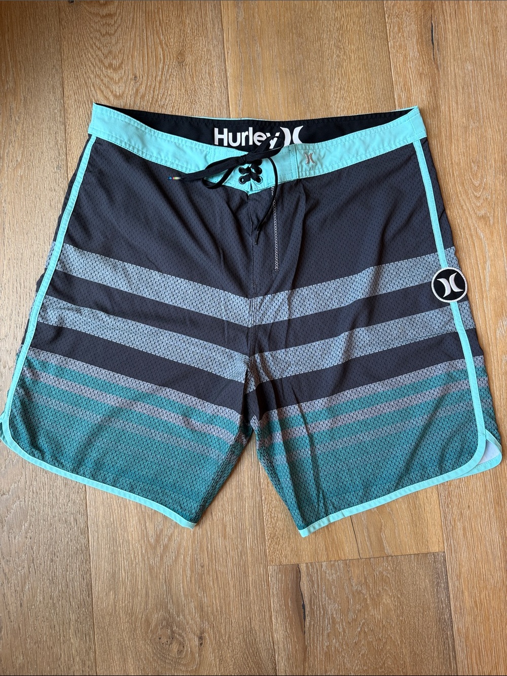 Hurley phantom NWOT Black & Teal Boardshorts size 38
